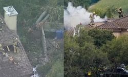 Tek motorlu bir uçak, iki eve çarparak düştü: 1 ölü
