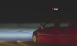 Bir ayağı camda bir ayağı gazda araba kullandı, trafiği tehlikeye attı