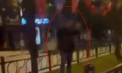 Türk bayrağını yakmaya çalıştığı iddia edilen şüpheli tepki görünce kaçtı