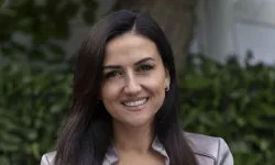 Türk Öğretmen Dilek Livaneli kimdir?