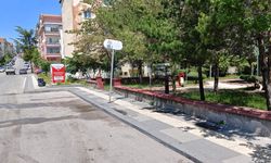 Yaşlı kadın kurşunların ortasında kaldı, ayağından vuruldu