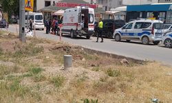 Yolun karşısına geçerken motosiklet çarptı: 1 yaralı