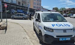 Yolun karşısına geçmek isteyen 11 yaşındaki çocuğa araba çarptı
