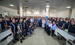 Başkan Tugay, grevden çıkan ESHOT işçileriyle bayramlaştı