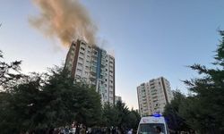 13 katlı binada korku dolu anlar: Çatı katındaki yangında can pazarı... Ölü ve yaralılar var!