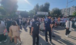 İzmir'de zabıtalar LGS'ye giren öğrencilerin yardımına koştu