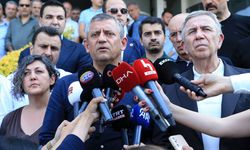 Özel'den hastane önünde açıklama: Ferdi Zeyrek'in durumu uzmanlarca takip ediliyor
