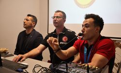 Adem Asil'e İzmir'de özel karşılama