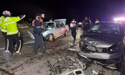 İki otomobilin çarpıştığı kazada 1'i ağır, 4 kişi yaralandı