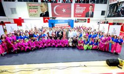 BASAMAK halk oyunları kursiyerleri, hünerlerini sahneye taşıdı