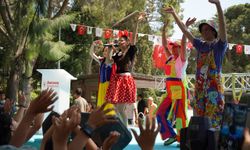 Bornova'da karne günü çocuklar için bayrama dönüştü