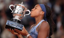 Coco Gauff tarih yazdı: Genç Amerikalı raket, Paris’teki toprak kortta zaferini ilan etti