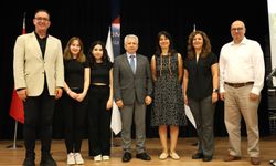 İEÜ, Yapay Zeka Destekli Eğitim Araçlarını Tanıttı