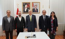 Egeli bilim ekibi, kırmızı yanaklı su kaplumbağasını mercek altına alıyor