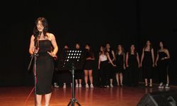EÜ Yabancı Diller Yüksekokulu öğrencileri, konserde kulakların pasını sildi