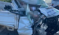 Feci kaza: Tır ile kamyonet kafa kafaya çarpıştı, ölü ve yaralılar var!