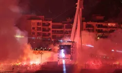 Göztepe’nin 100. yılı görkemli kutlamayla taçlandı: Meşaleler geceyi aydınlattı