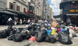 İzmir'de grev krizi: Çöp dağları sokaklara taştı, esnaf ve halk tepkili!