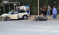 Kavşakta feci kaza: Aşırı hızlı otomobil motokuryeye çarptı, sürücü tutuklandı!
