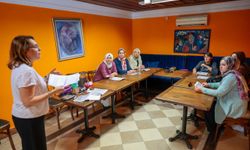 Konak'ta anneler eğitim alıyor, çocuklar mutlu büyüyor