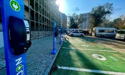 Narlıdere elektrikli araç şarj istasyonlarıyla doğaya nefes oluyor
