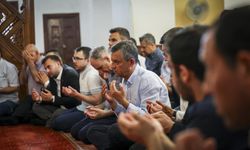 Özgür Özel Ferdi Zeyrek için düzenlenen mevlit programına katıldı!