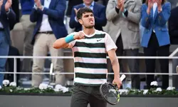 Roland Garros'ta unutulmaz final! Carlos Alcaraz’dan mucize dönüş!