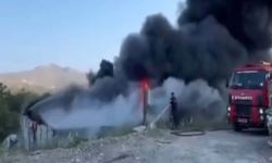Şantiyede korkutan yangın! 30 konteyner alev alev yandı