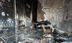 Şarjda unutulan telefon bataryası faciaya davet çıkardı! Apartman alevlere teslim oldu!