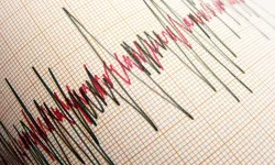 Endonezya’nın Maluku kentinde 5.7 büyüklüğünde deprem oldu