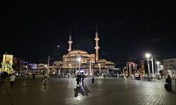90 bin camide eş zamanlı dualar: Kuraklık, doğal afetler ve şehitler için tek yürek olundu
