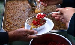 Bir tencere aşure için 10 saat mesai
