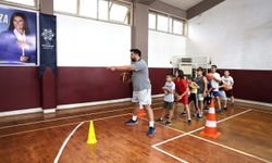 Aydın'da minik basketbolcular parkede buluşuyor