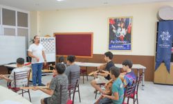 Aydınlı çocuklar bağlamayla büyüyor