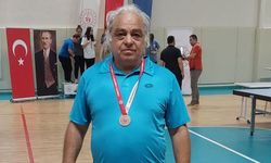 İzmir yasta: Sevilen öğretmen ve Briç eğitmeni Mesut Turan vefat etti