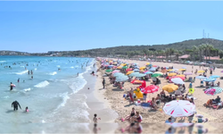 Çeşme'de kavurucu sıcak! Plajlar doldu taştı