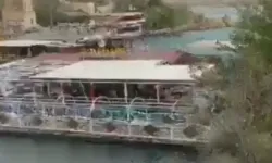 Fırtına tehlike saçtı: Duba restoran nehirde sürüklendi...