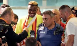Galatasaray, Osimhen’i resmen kadrosuna kattı: Nijeryalı yıldız İstanbul’da coşkuyla karşılandı