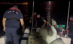 Dikili açıklarında umut yolculuğu yarıda kaldı: 17’si çocuk 40 düzensiz göçmen yakalandı