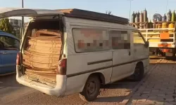 Kamyonetten düşen 16 yaşındaki genç ağır yaralandı