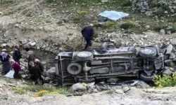 Kontrolden çıkan kamyonet şarampole uçtu: 1 ölü, 5 yaralı