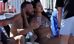 Çıkan dedikodulara aldırış etmeyen Conor McGregor sahilde bir kadınla görüntülendi!