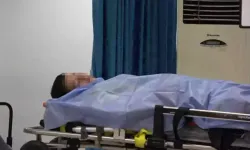 14 yaşındaki çocuk çıraklık yaptığı dükkanda minibüs ile duvar arasında sıkıştı