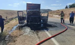 Römorklu oto kurtarıcı araçta yangın çıktı