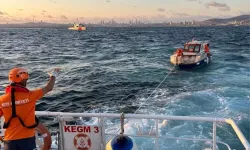 Makine arızası nedeniyle sürüklenen tekne kurtarıldı