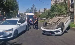 14 yaşındaki çocuğun kullandığı otomobil, başka otomobile çarpıp takla attı