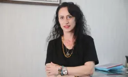 16 yaşında evlatlık olduğunu öğrenen kadın, annesini mezarda buldu