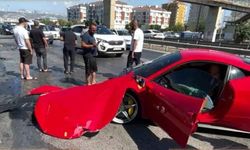 17 milyonluk ferrari kaza yaptı