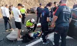2 otomobilin çarpıştığı kazada 1'i ağır 6 kişi yaralandı