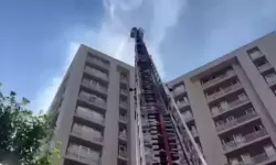 Bağcılar’da 12 katlı binada büyük yangın! Ekiplerin müdahalesi devam ediyor!